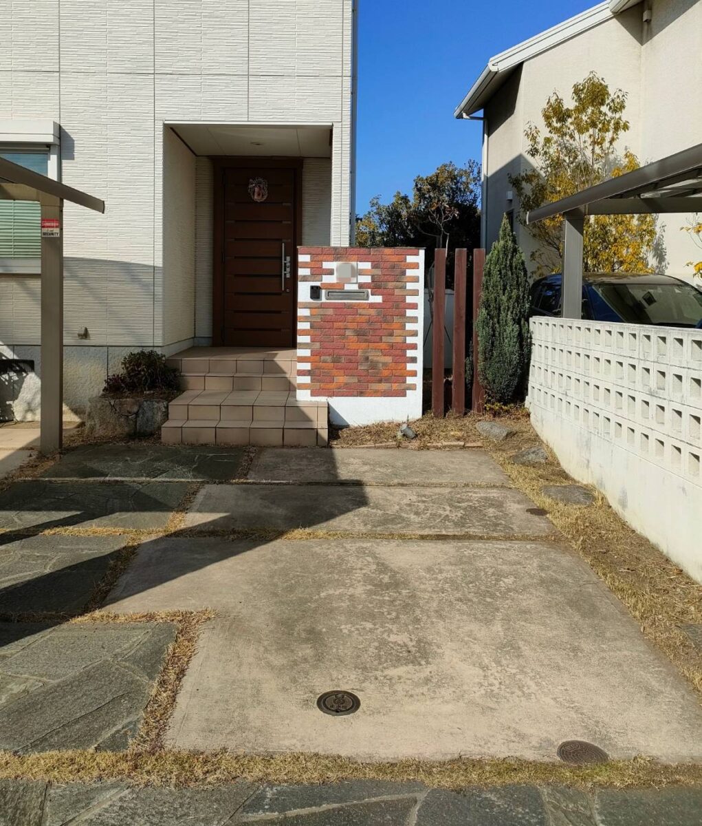 福岡市東区Y様邸の庭木の剪定、草刈・草取・芝刈、冬の剪定を行いました。